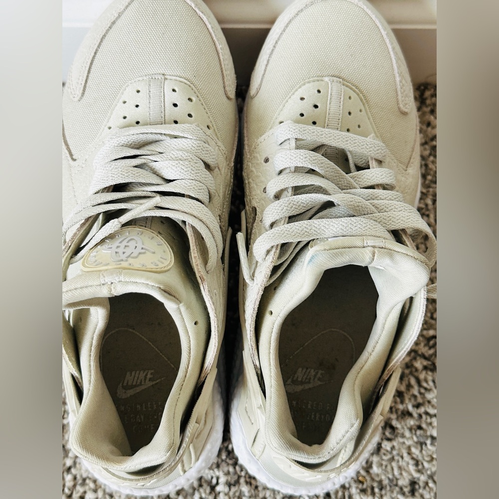Nike Air Huarache Cream & White Gum Sole Size 8 - Picture 10 of 10